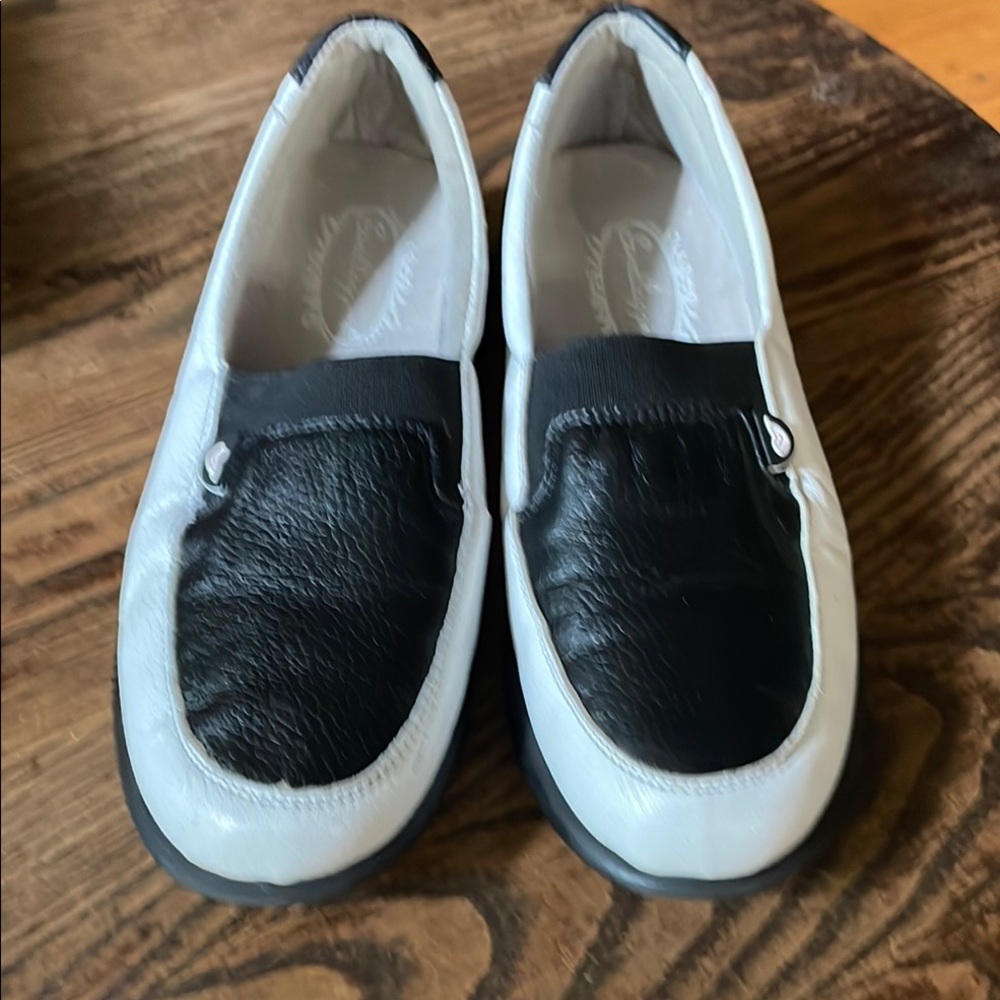 SandBaggers Maddie  Black and White Golf Shoes